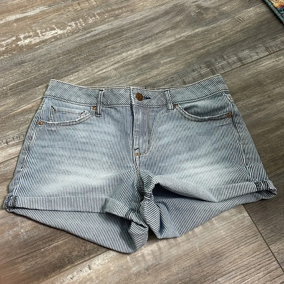 Jessica Simpson railroad stripe rolled cuff shorts - Picture 2 of 7